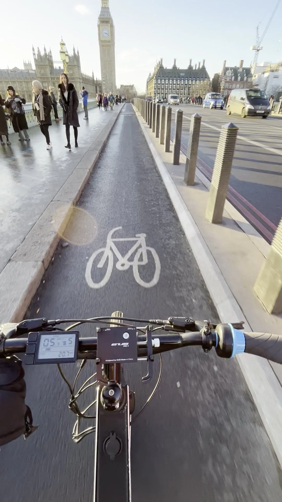 Rider's view of a London cycle lane from the Trayser 2.0