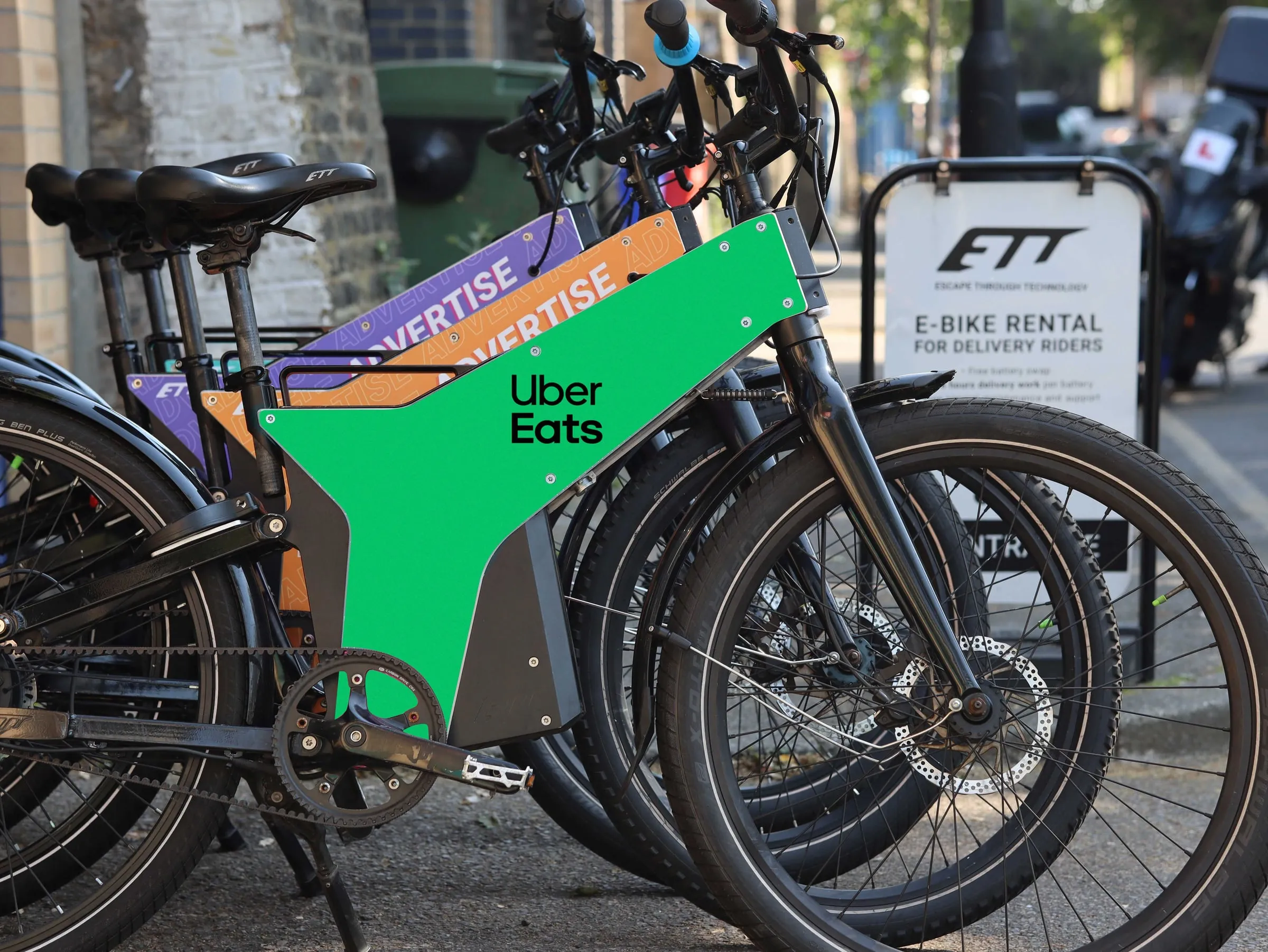 ETT Trayser 2.0 with an Uber Eats side panel
